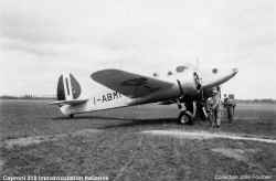 Caproni_310_sur_le_terrain_de_Dijon.jpg (81533 octets)